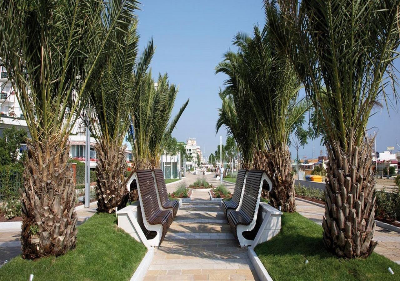 Residenza Alma Aparthotel Ричоне Екстериор снимка